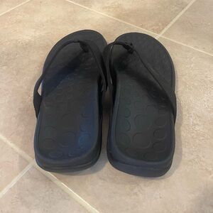 Vionic unisex flip-flops size M9/ W10- NWOT